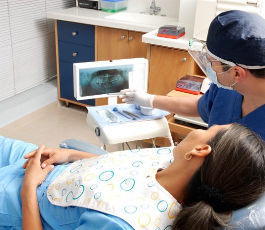 belen selfie dal dentista