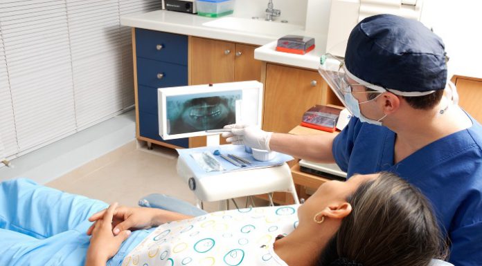 belen selfie dal dentista