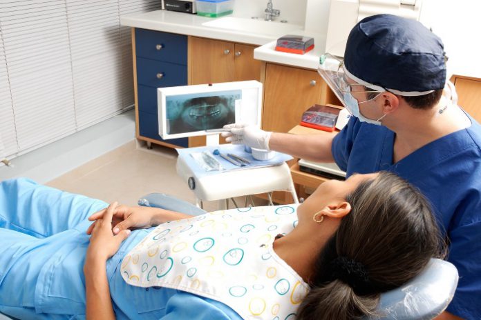 belen selfie dal dentista